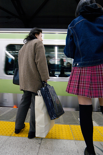Waiting for Yamanote &copy; Dennis Mojado